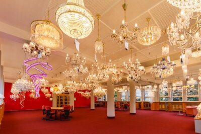 2 500+ Chandeliers